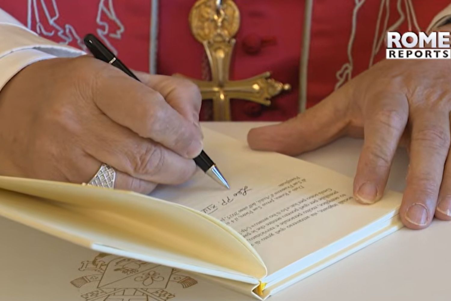 Vaticano toma medida raríssima contra grupo ultraconservador, e o caso reacende um debate que cresce no Brasil