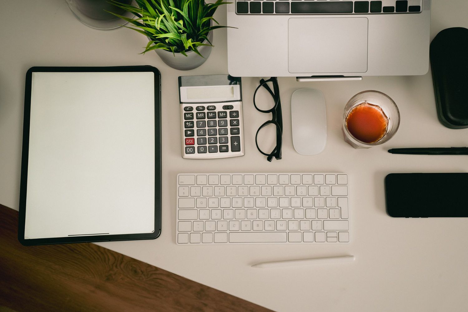 Estes 5 tipos de gadgets podem deixar sua mesa de trabalho muito mais produtiva