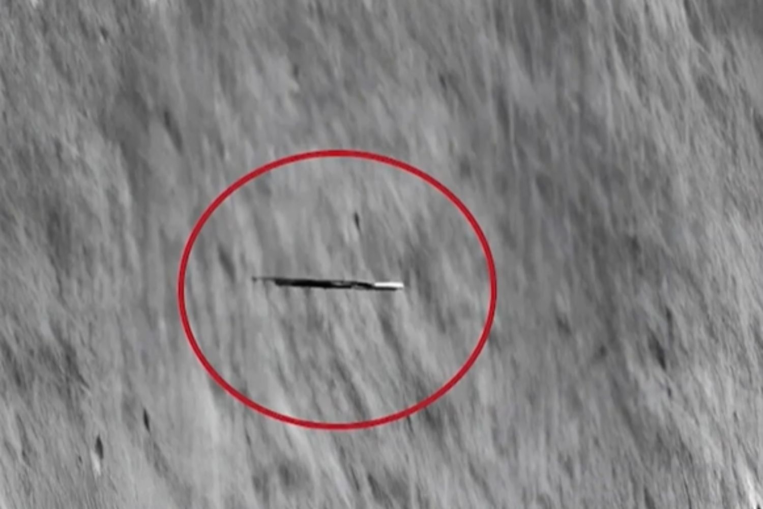 A NASA registrou uma misteriosa “prancha de surf” cruzando a órbita da Lua, mas a explicação é ainda mais curiosa