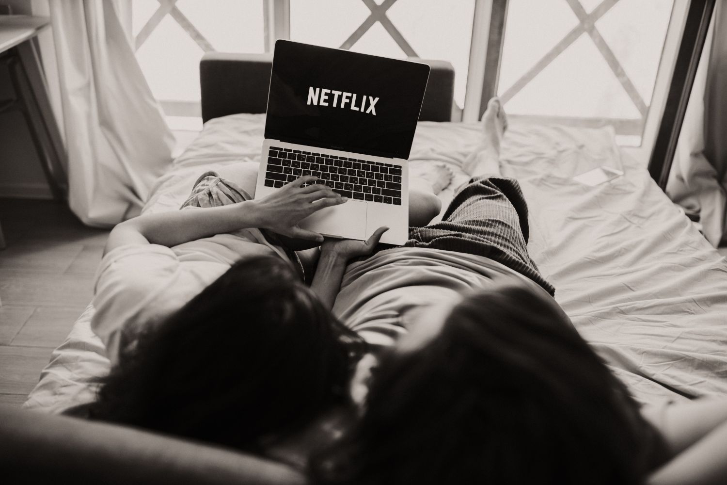 Nova exigência da Netflix para contas compartilhadas começa a gerar dúvidas entre assinantes