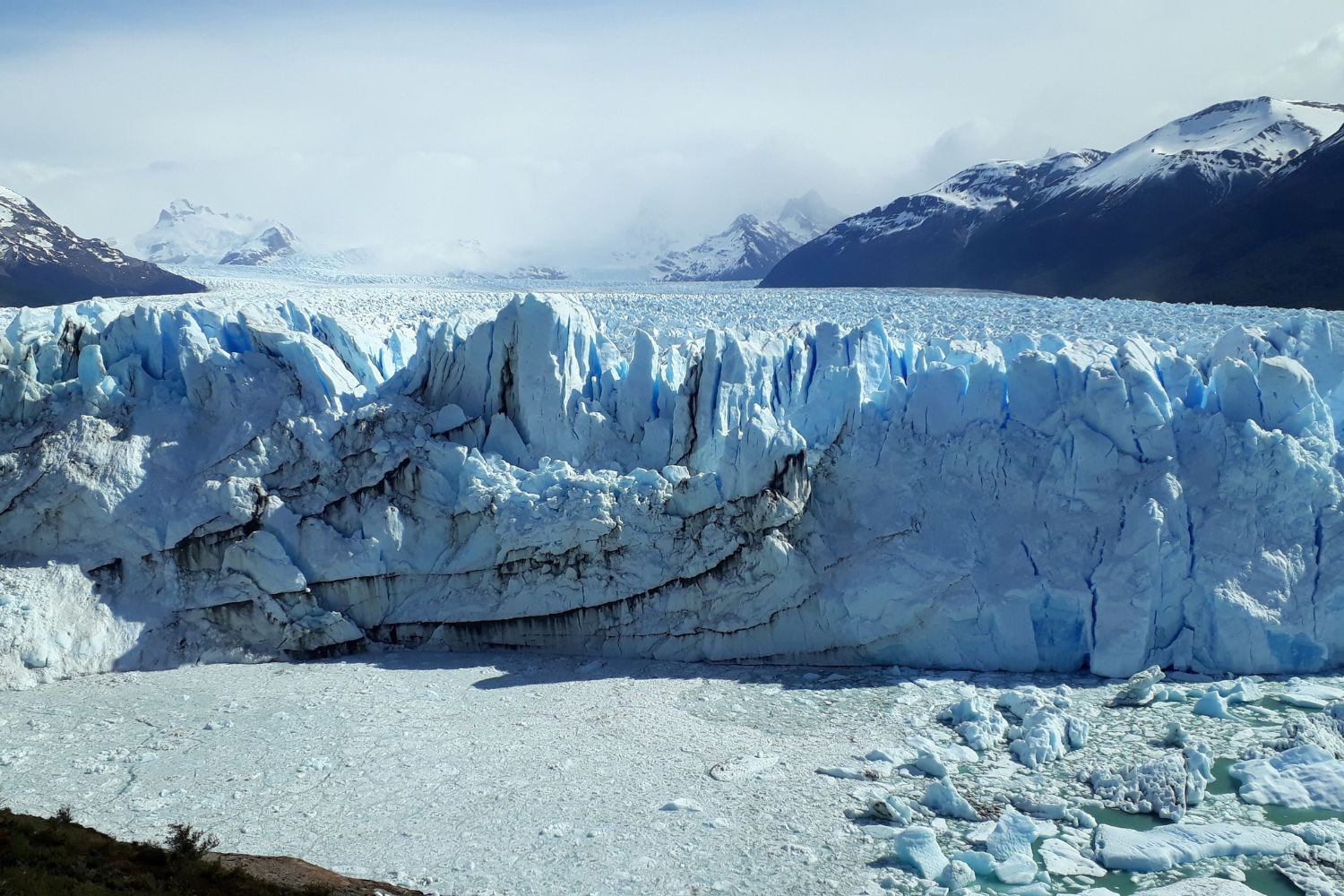 O glaciar recuou e revelou um objeto que parecia impossível estar ali há 1.700 anos