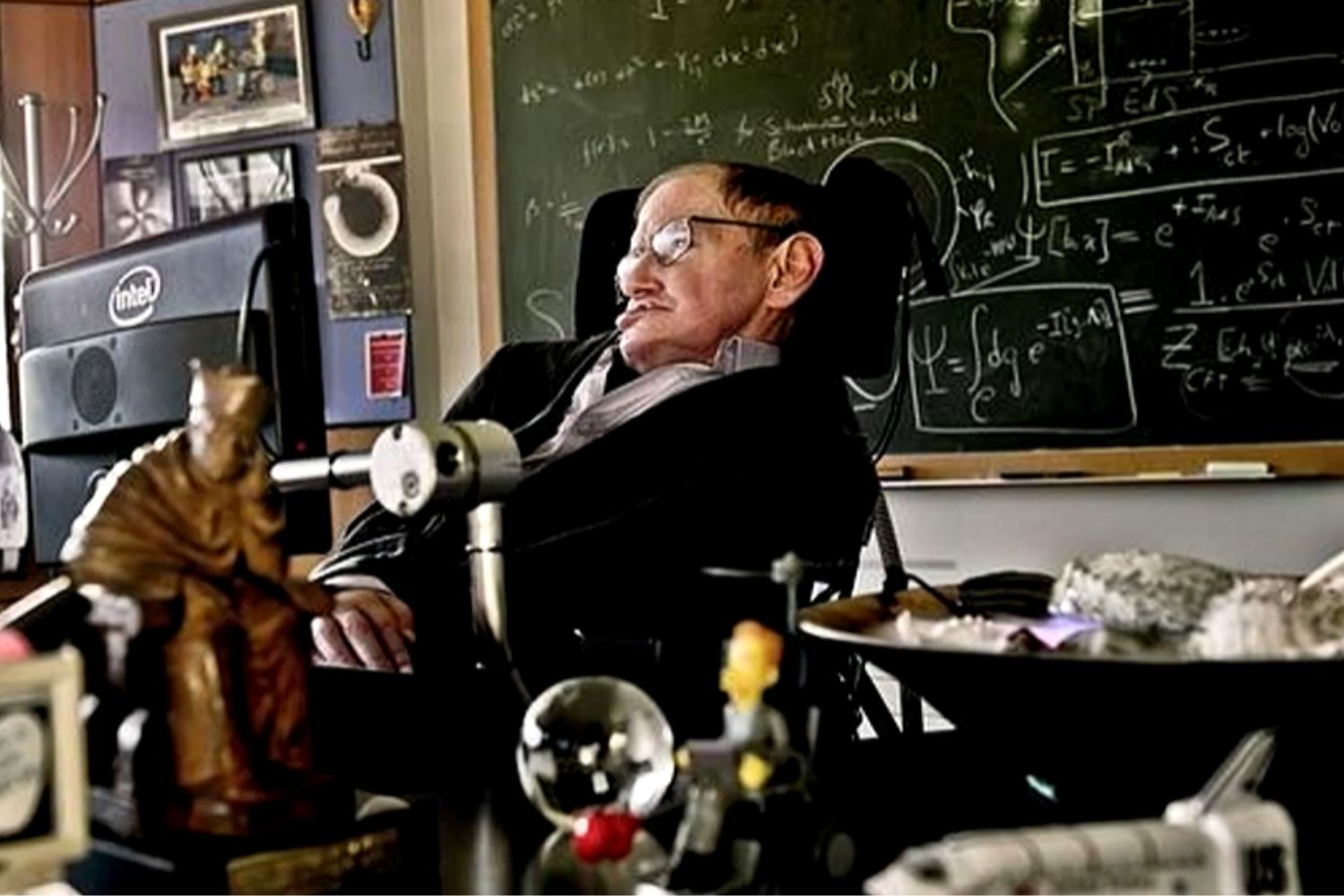 A frase de Stephen Hawking que continua fazendo sentido em um mundo cada vez mais barulhento