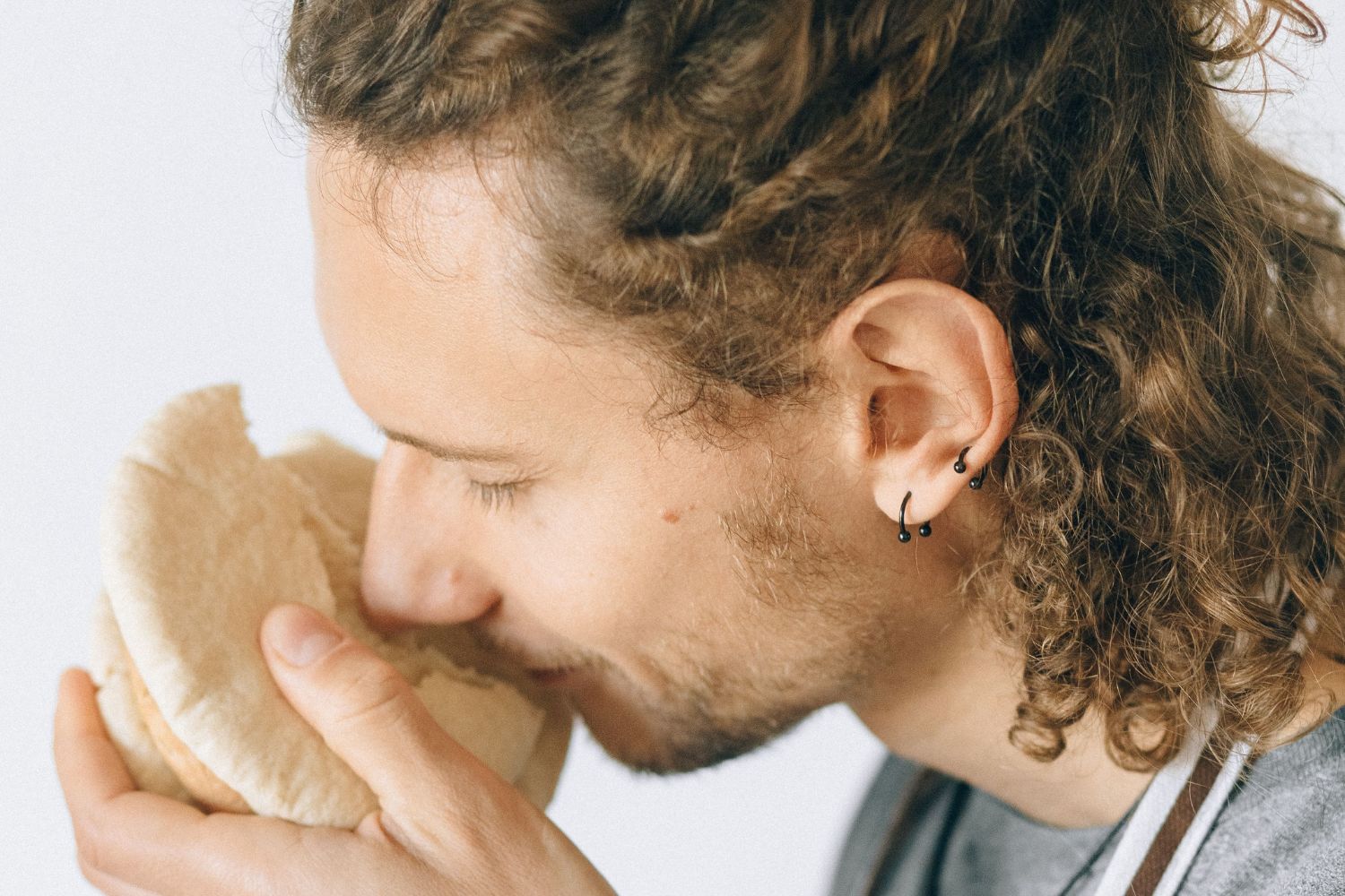O cheiro que atravessa décadas: a neurociência descobriu por que alguns aromas nunca saem da memória