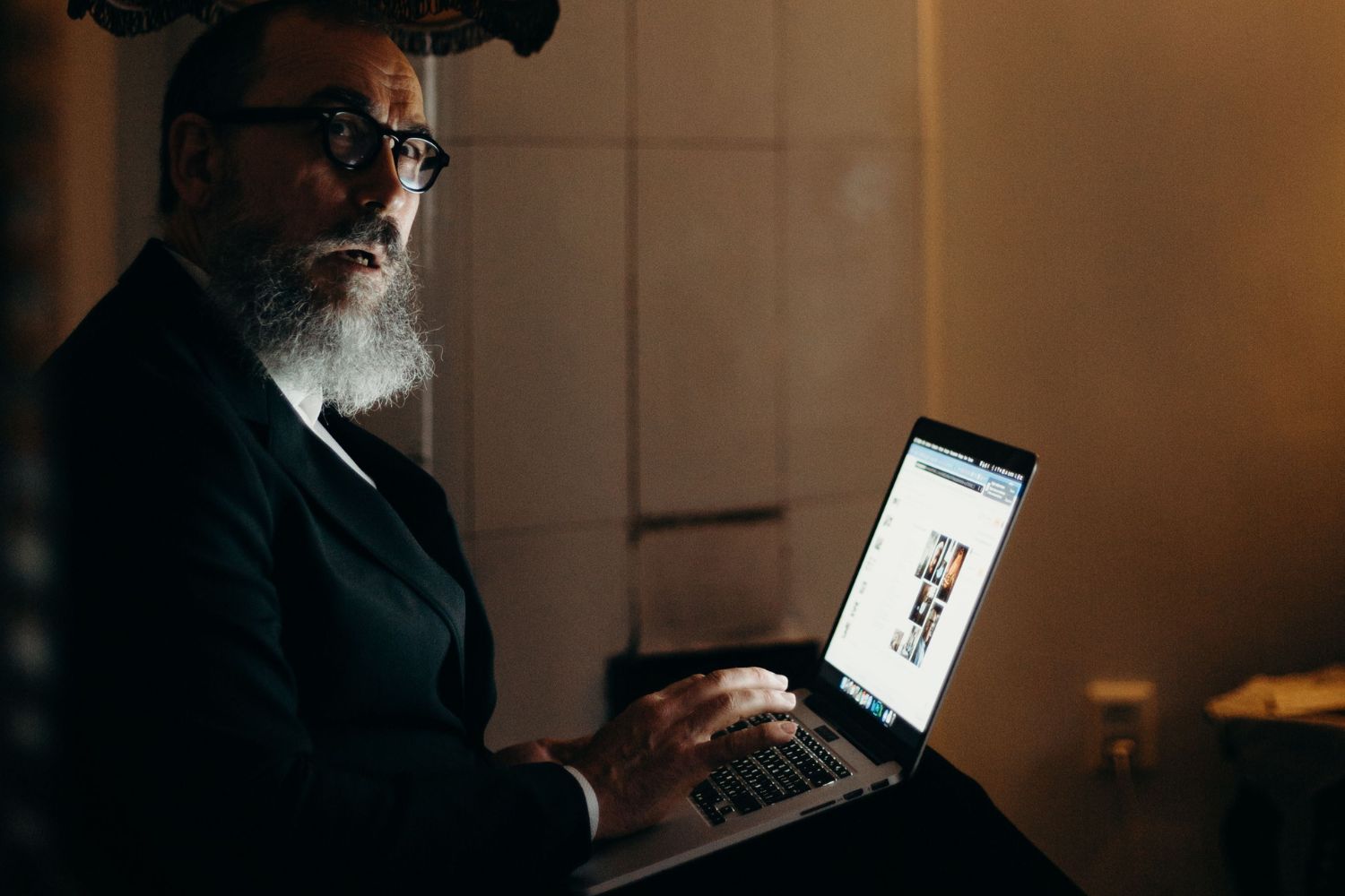 A inteligência artificial pode aliviar a solidão dos idosos? A ciência encontrou respostas animadoras, mas também um grande obstáculo
