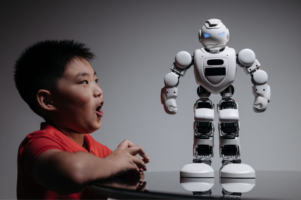 Japão aposta em 10 milhões de robôs para enfrentar uma crise que ameaça o futuro do país