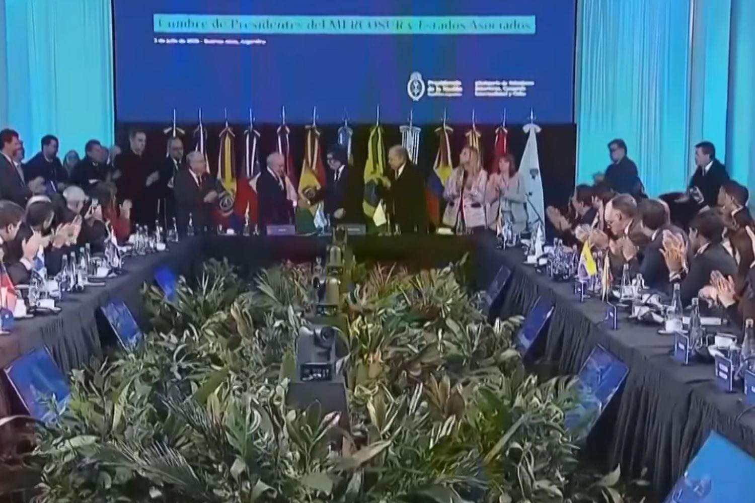Brasil entra em uma crise diplomática incomum com dois aliados de peso e as eleições estão no centro das suspeitas