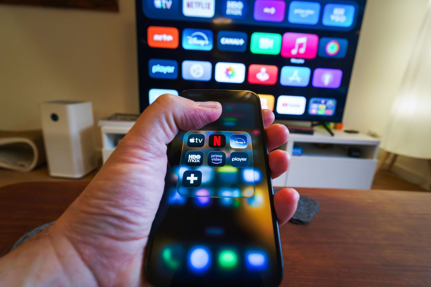 A HBO Max está copiando um dos truques mais viciantes do TikTok e isso pode mudar como você escolhe o que assistir