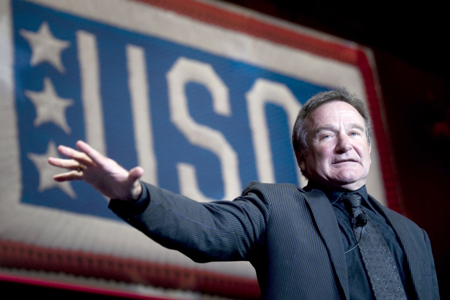 Doze anos após sua morte, Robin Williams enfrenta um problema criado pela inteligência artificial