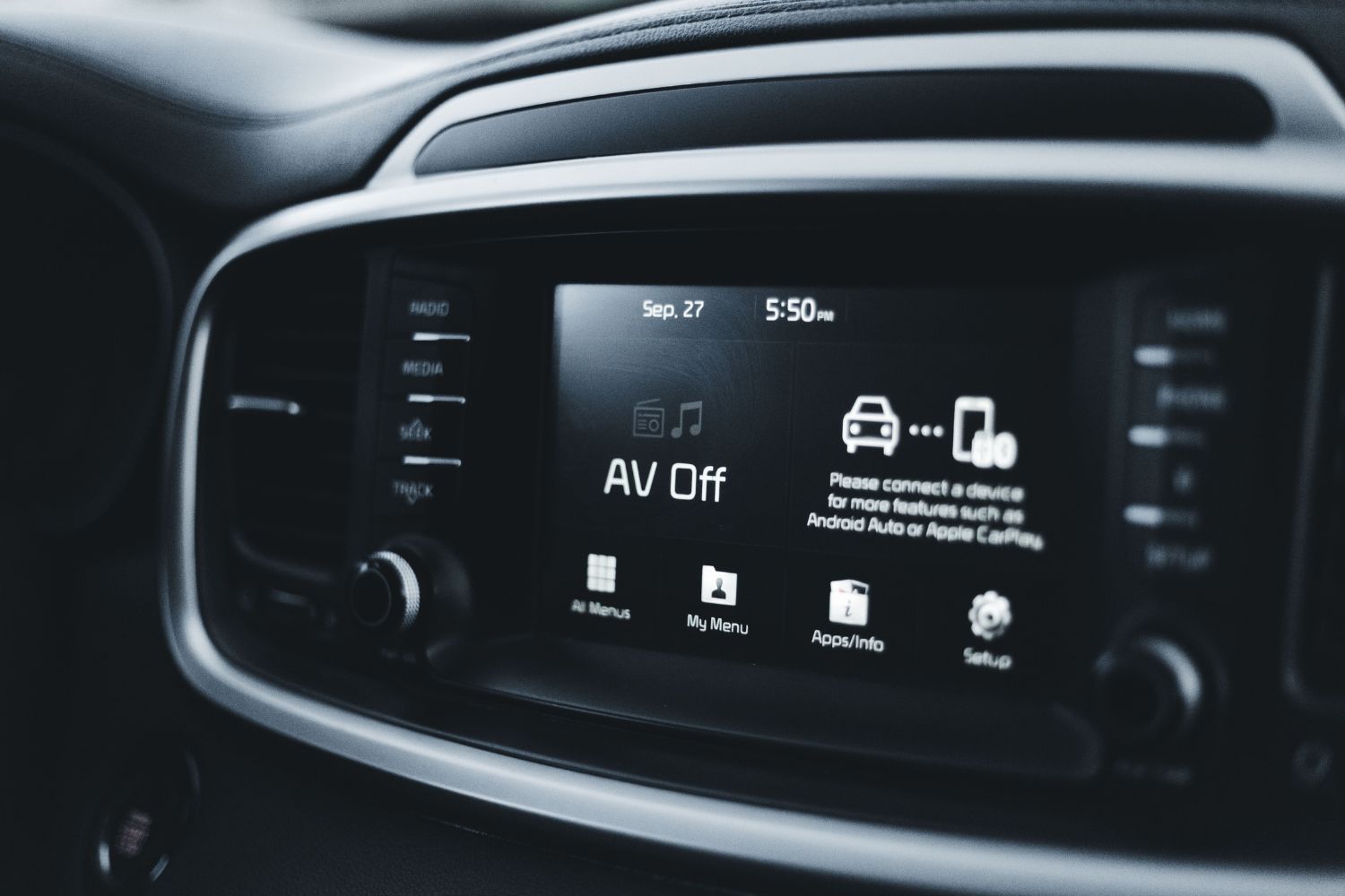 Um erro no Android Auto fez desaparecer um dos apps mais úteis para quem usa YouTube, Plex e Stremio no carro
