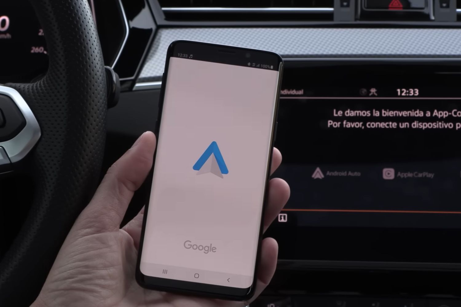Um erro no Android Auto fez desaparecer um dos apps mais úteis para quem usa YouTube, Plex e Stremio no carro
