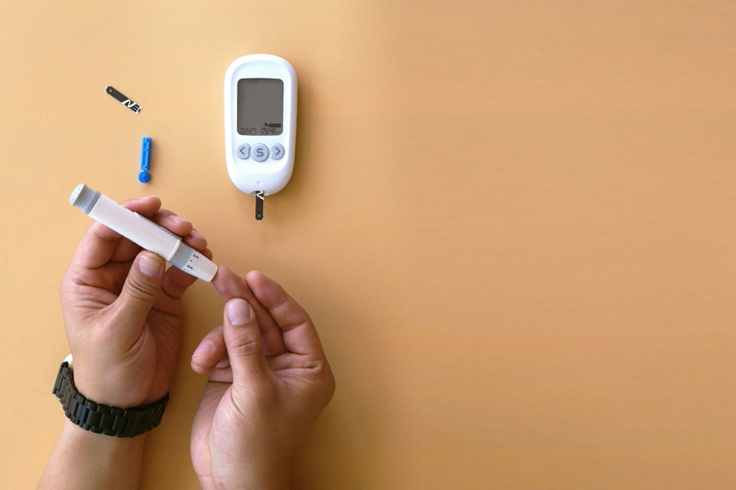 Caminhar depois de comer realmente faz bem? A ciência encontrou um efeito que muita gente não esperava