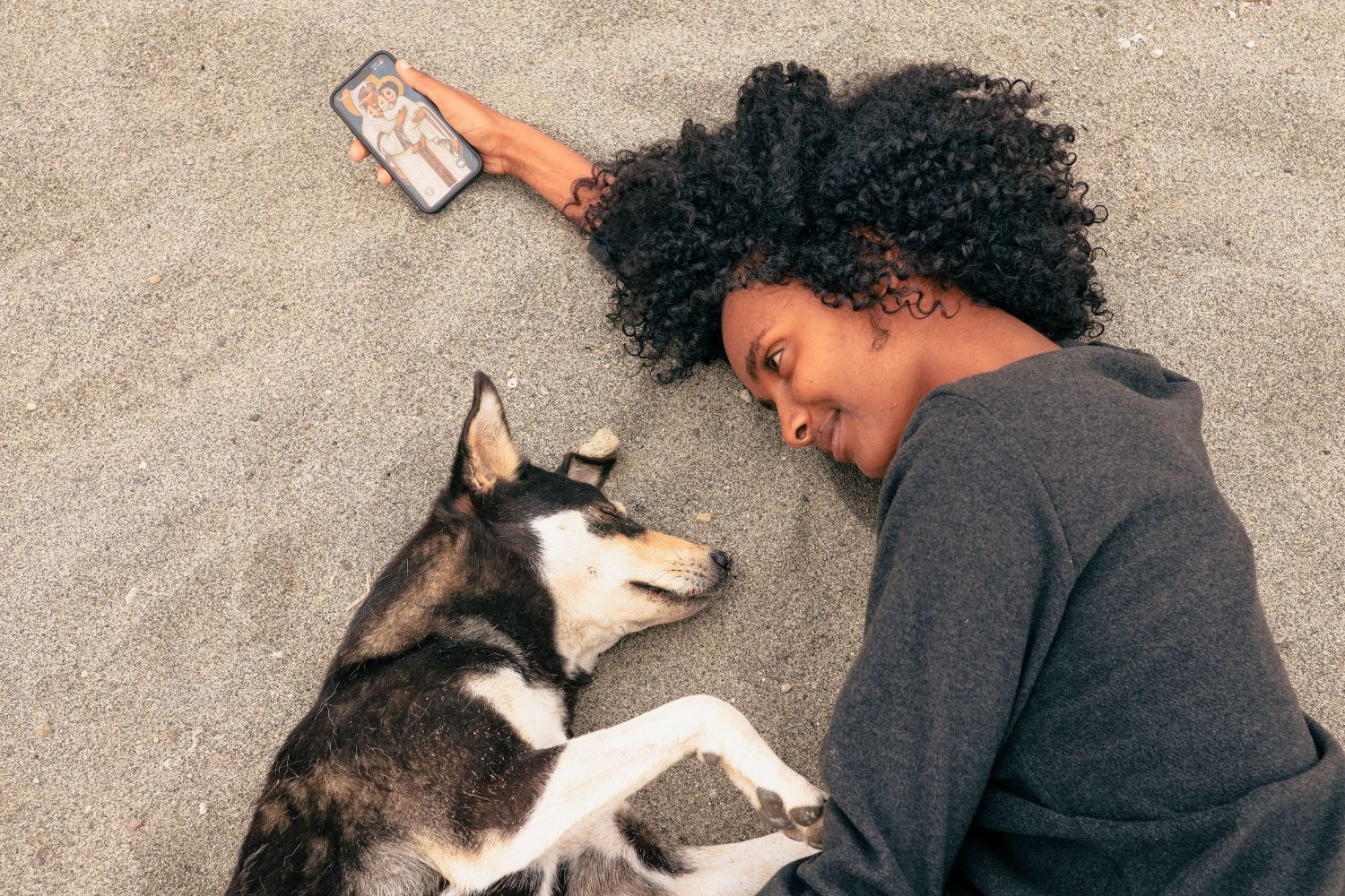 Seu cachorro percebe quando algo está errado com você? A ciência encontrou uma pista surpreendente
