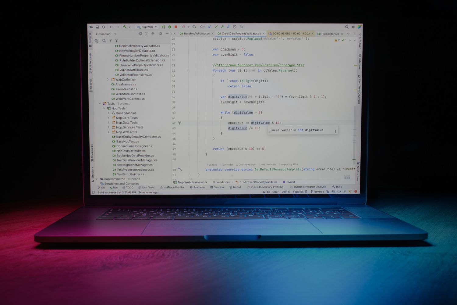 A Meta acaba de lançar uma IA que não apenas escreve código: ela pode assumir praticamente todo o projeto