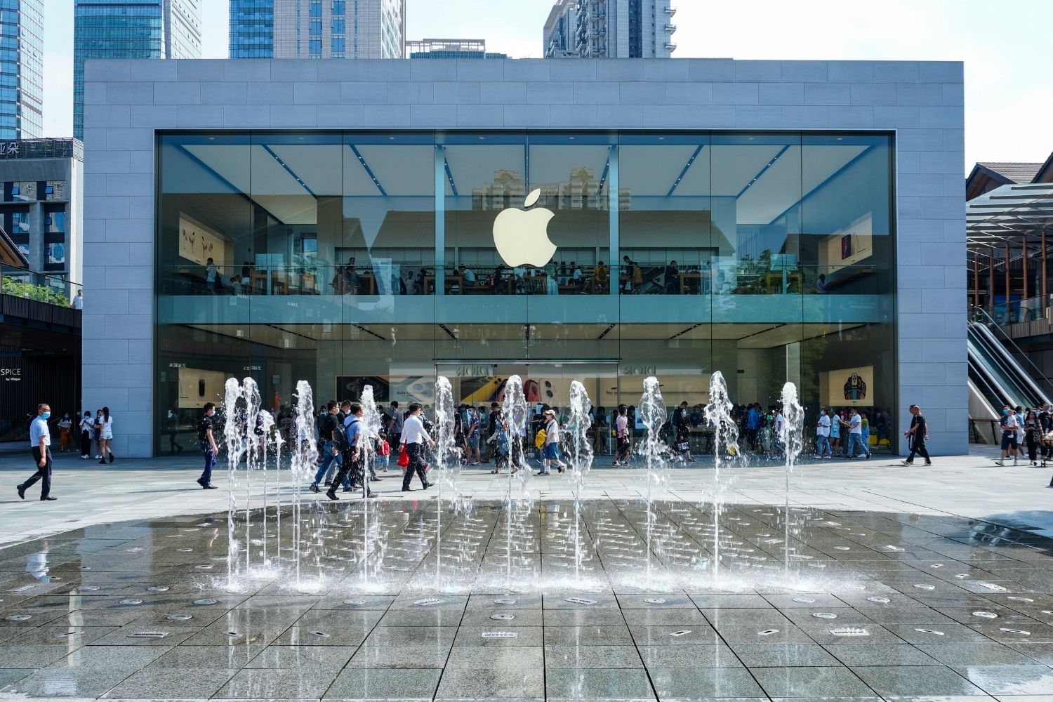 O primeiro iPhone dobrável está cada vez mais perto, mas nem todos poderão comprá-lo ao mesmo tempo