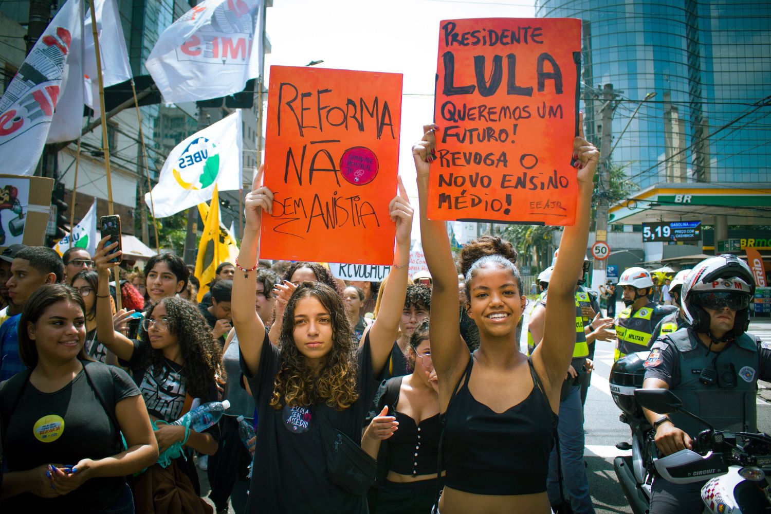 Lula continua na frente, mas nova pesquisa mostra uma mudança importante na disputa contra Flavio Bolsonaro