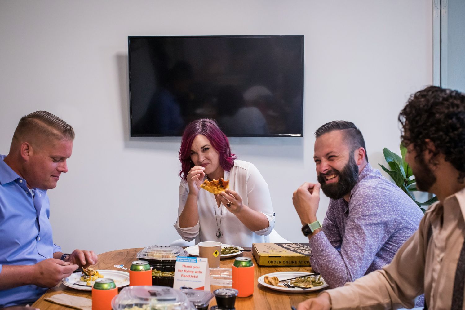 Caminhar depois de comer realmente faz bem? A ciência encontrou um efeito que muita gente não esperava