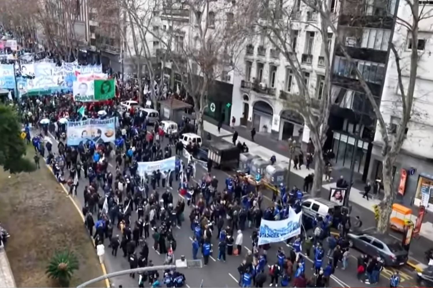 Milhões já estão no limite e uma multidão foi às ruas: a crise que acende um novo alerta na Argentina