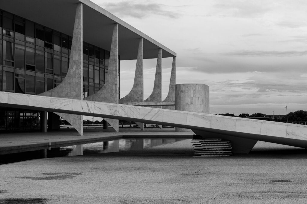 O que investigadores encontraram em um grupo online colocou Brasília em alerta para as eleições de 2026