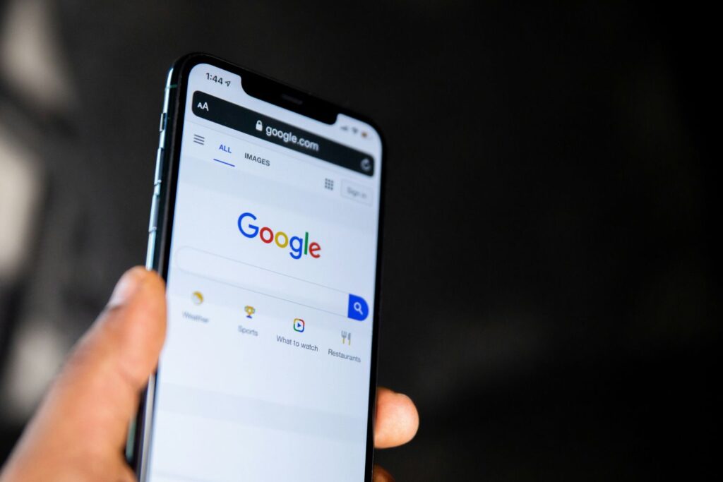 Google vai deixar uma marca desaparecer das criações com IA, mas há algo que continuará escondido nos arquivos