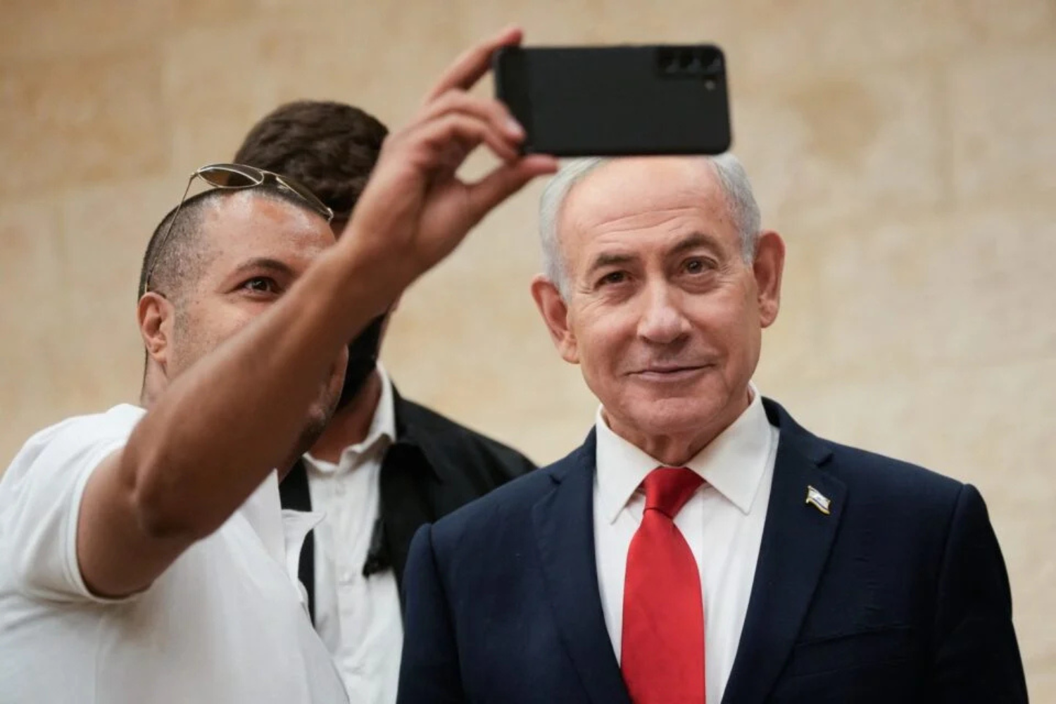 Israel Espalha Artigos Na Internet Para Tentar Influenciar Respostas De Chatbots De Ia