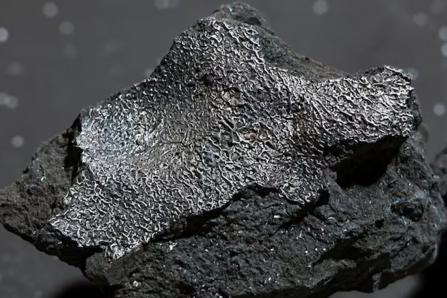 Meteorito Que Atingiu Uma Casa Em Nova York Contém Compostos Orgânicos Extraterrestres