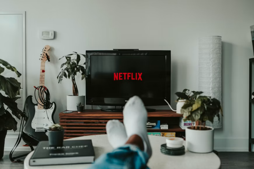 Rever Filmes E Séries Pode Fazer Bem Para A Mente — E A Psicologia Explica Por Quê