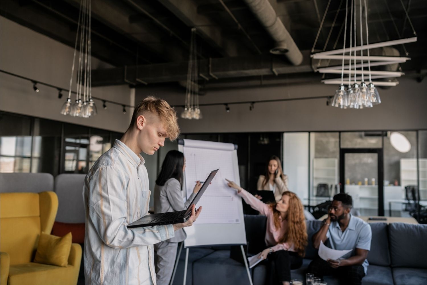 Pergunte à IA quanto ganha seu chefe e você entenderá o novo problema das empresas
