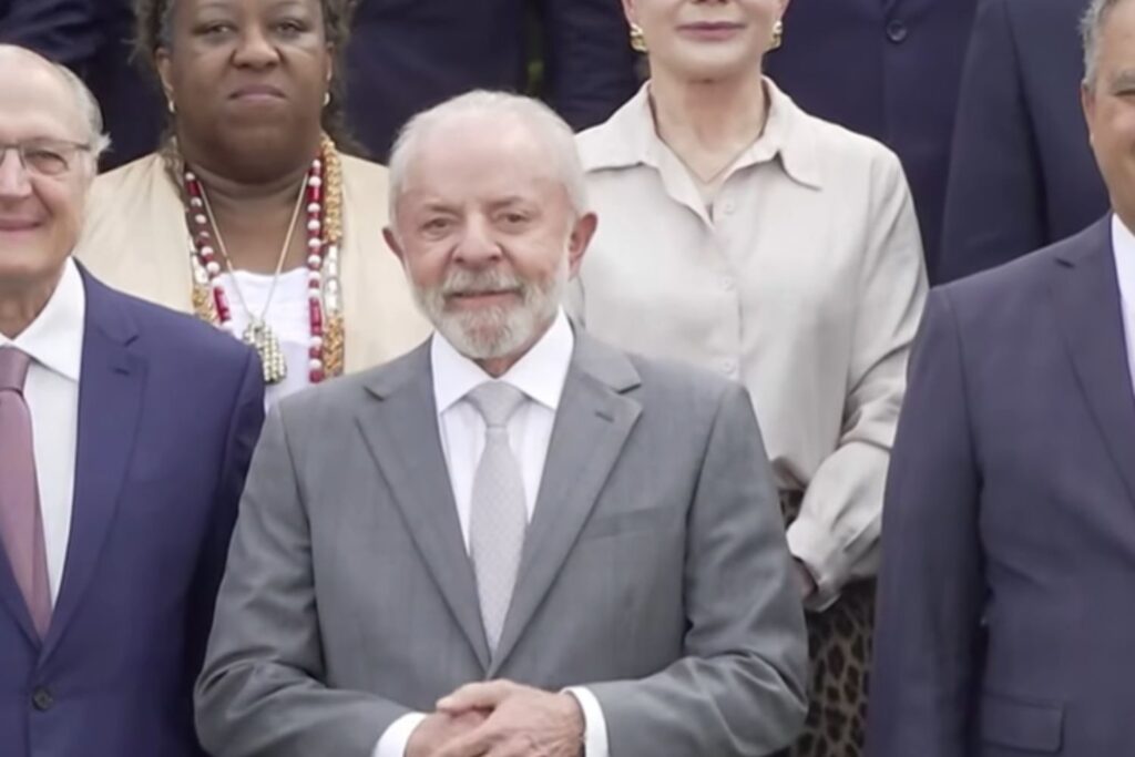 Nova Quaest revela como está Lula contra Flávio Bolsonaro no maior colégio eleitoral do Brasil