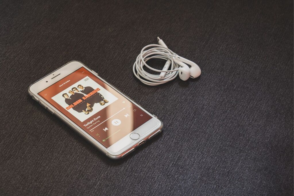 Sua playlist pode revelar algo inesperado sobre sua inteligência, segundo um novo estudo