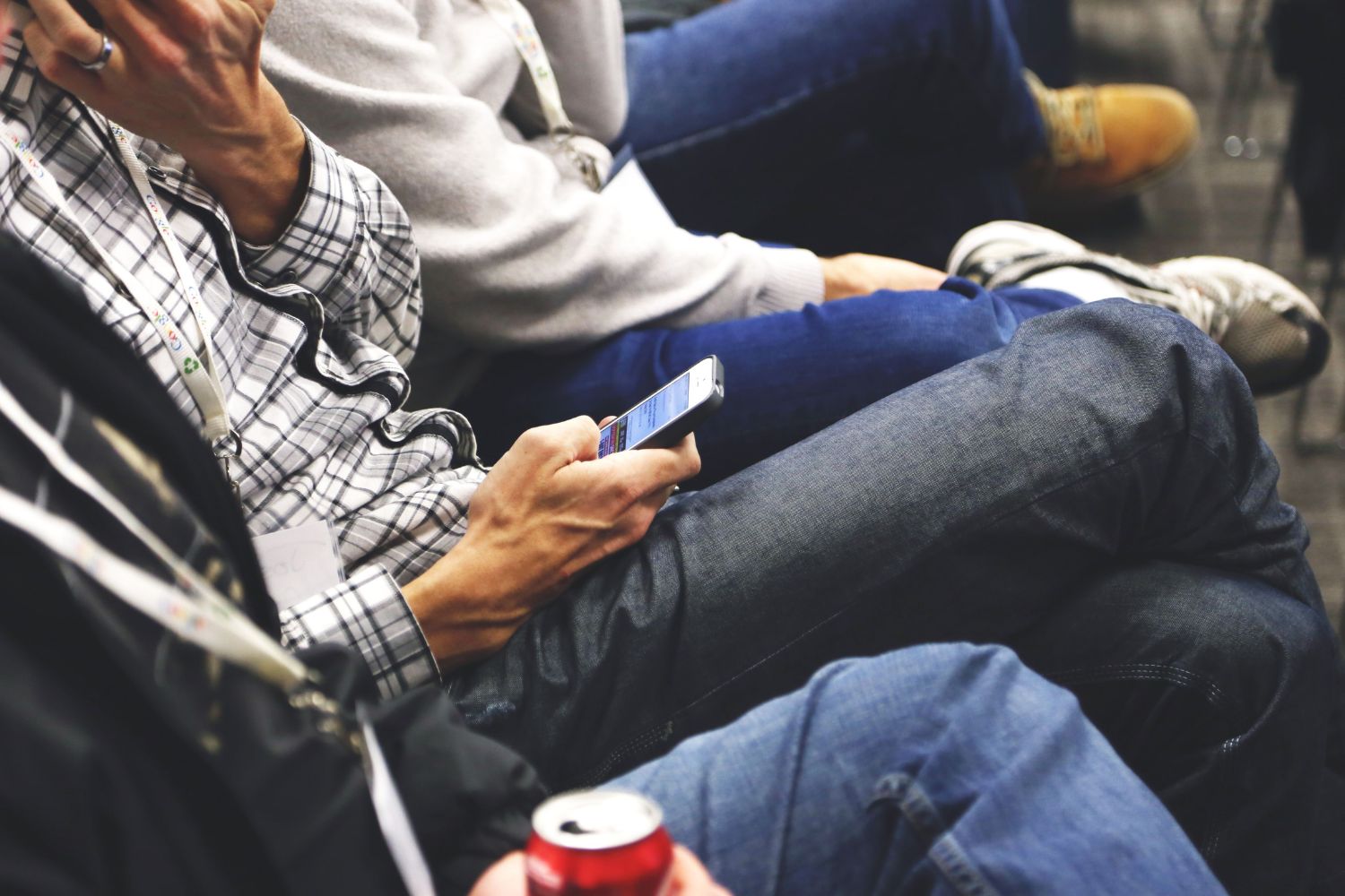 Seu celular pode estar mudando seu corpo aos poucos e os sinais aparecem onde menos se espera