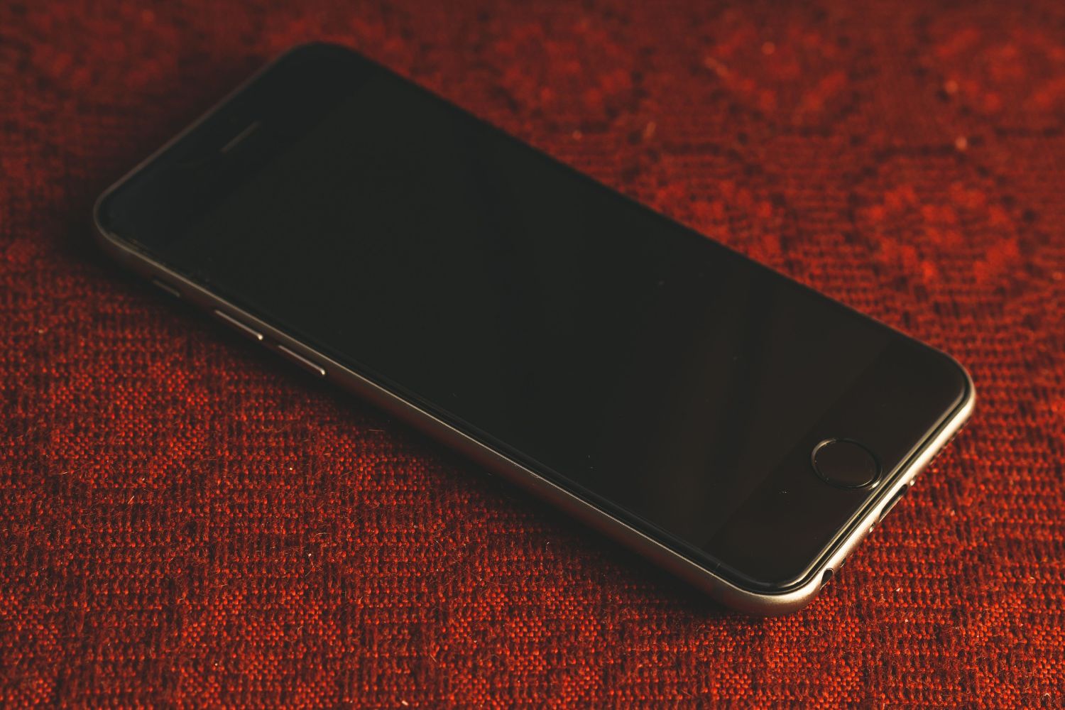 Apple prepara uma mudança histórica para o iPhone e setembro pode trazer algo que nunca vimos na linha