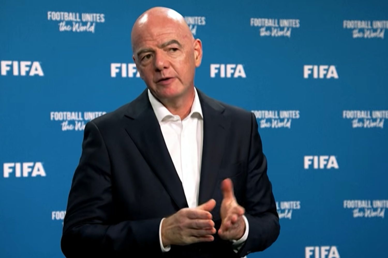 Gianni Infantino admite “erros” após plano polêmico na FIFA, mas uma reunião no Marrocos define seu futuro