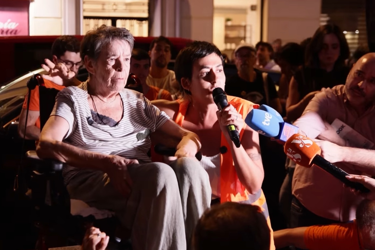 Centenas de pessoas acampam no centro de Madri contra os altos preços dos aluguéis e os despejos