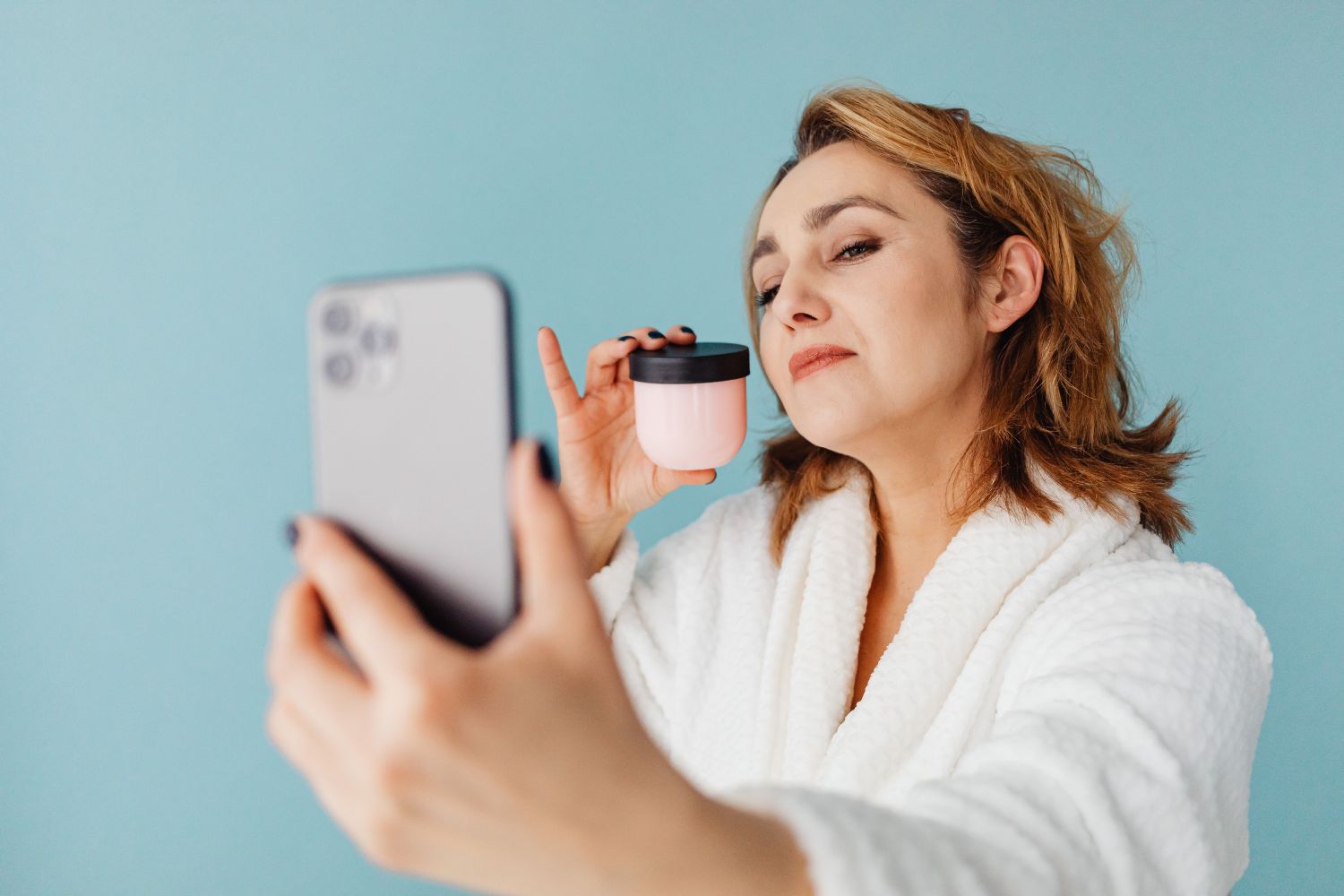 A inteligência artificial está mudando até a maneira como escolhemos cosméticos — e a transformação vai muito além de uma recomendação