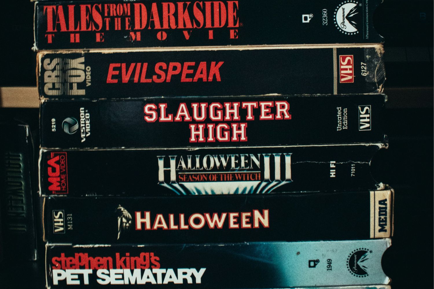 Existe um detalhe nos filmes de terror que assusta seu cérebro antes mesmo de você perceber