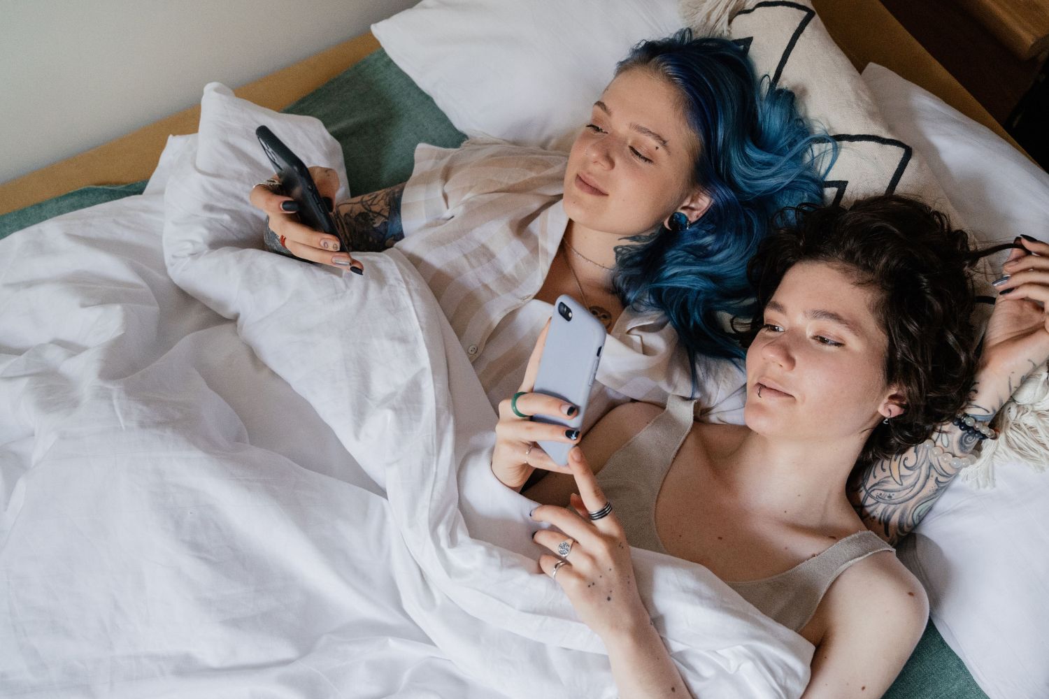 O hábito que repetimos do despertar até a hora de dormir começa a preocupar a ciência