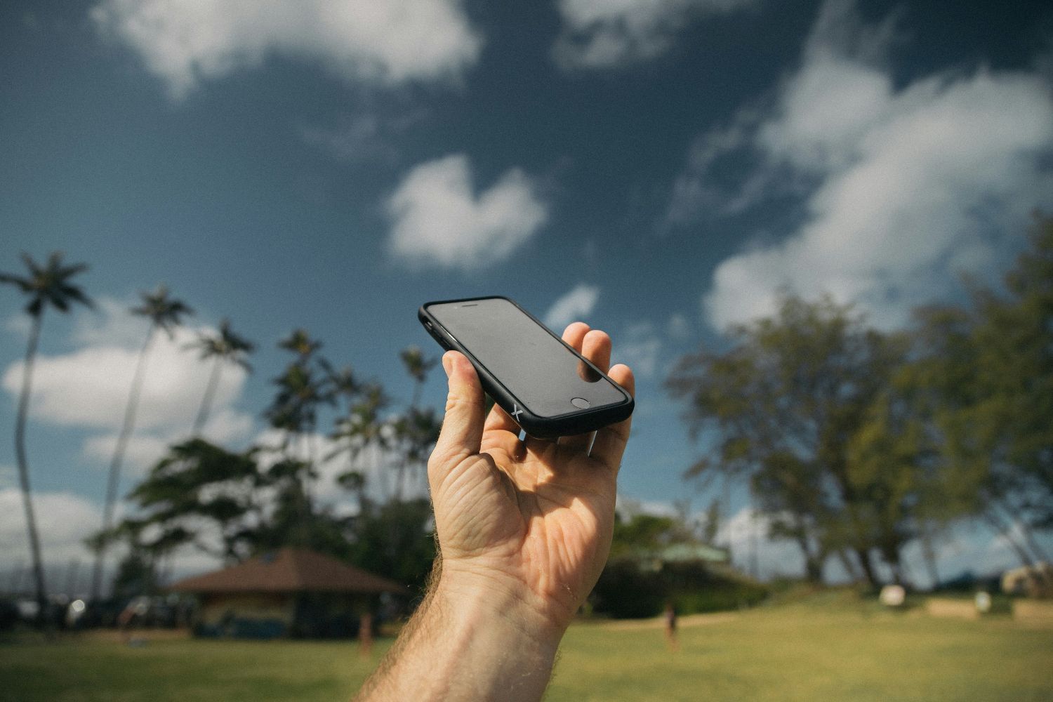 Seu celular pode se conectar ao espaço quando o sinal desaparecer — e o Brasil já começou a testar essa tecnologia