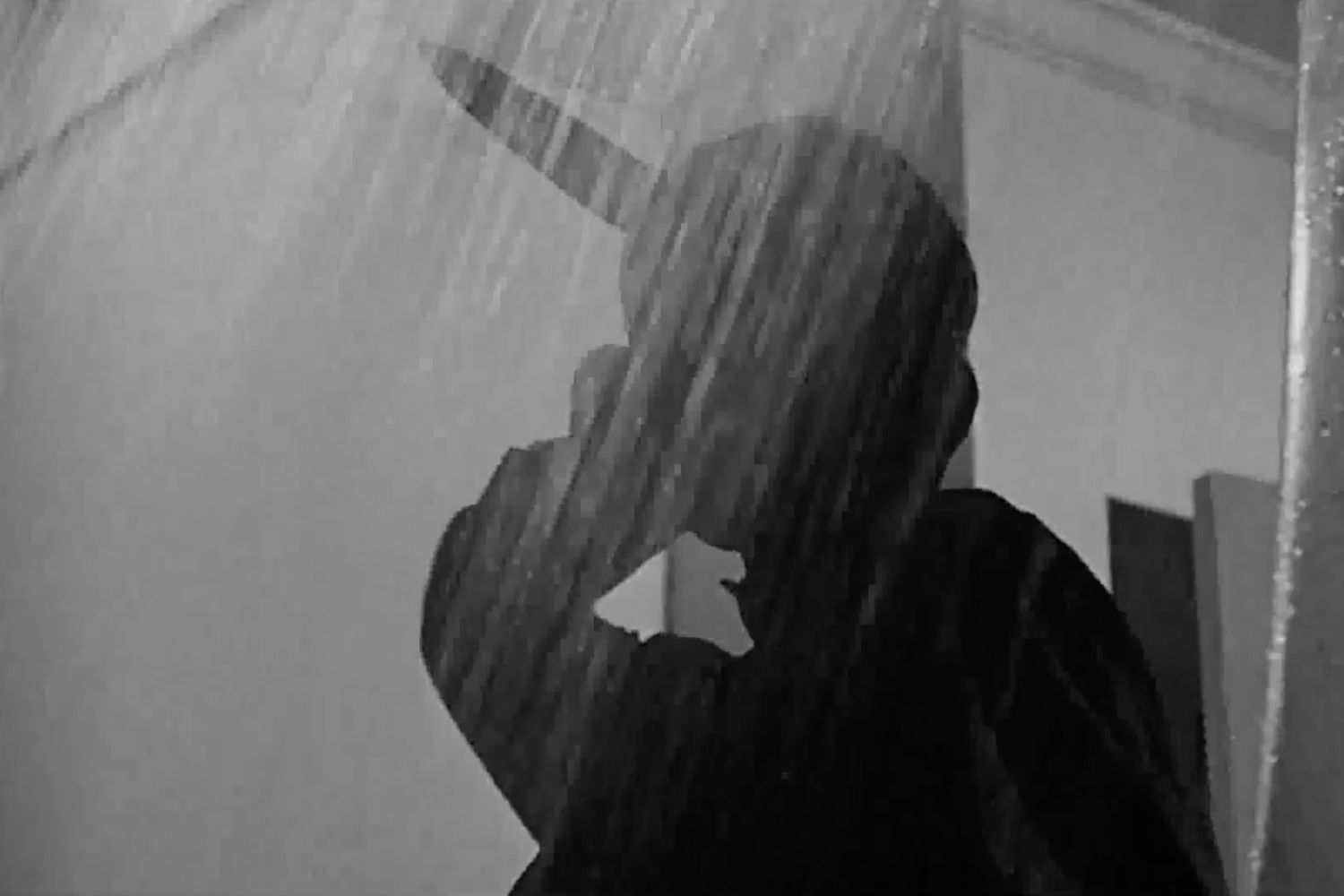 Existe um detalhe nos filmes de terror que assusta seu cérebro antes mesmo de você perceber