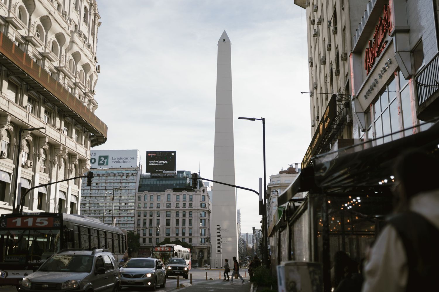 O turismo internacional disparou 19% nesta capital e os brasileiros têm muito a ver com isso