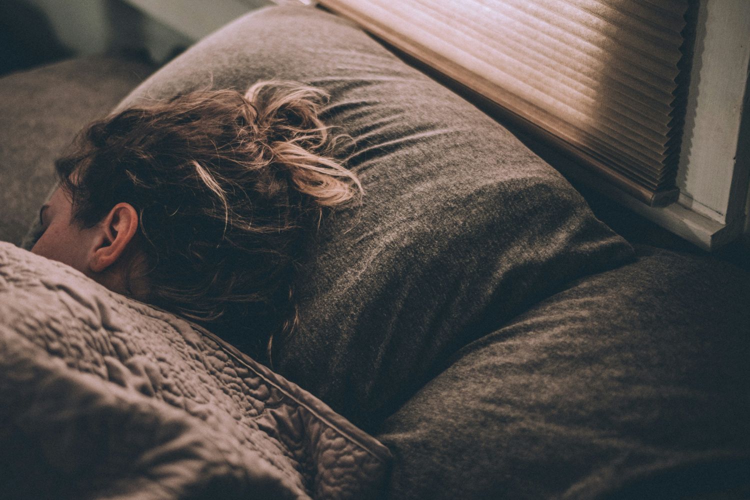 Dormir oito horas pode não ser suficiente: a ciência aponta para um detalhe que muda a qualidade do descanso