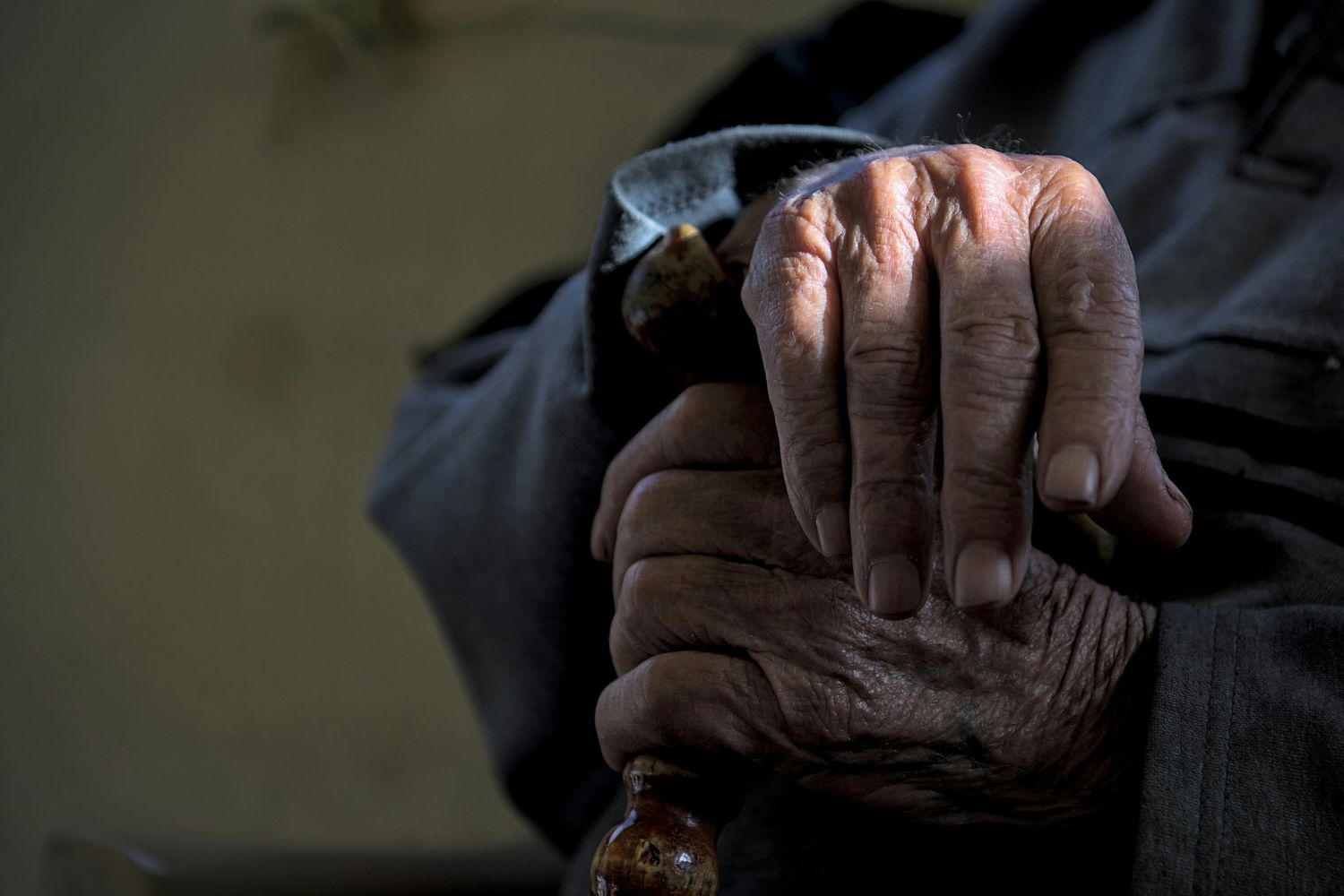 A ciência encontrou uma idade em que o corpo cruza uma fronteira inesperada — e ela chega bem mais tarde do que muitos imaginam