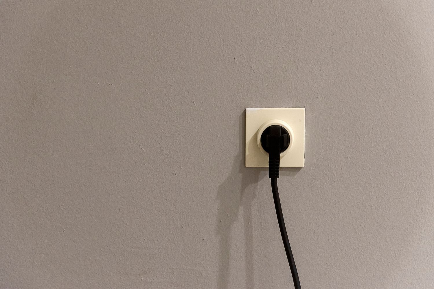 Este aparelho parece desligado, mas continua gastando energia — e pode estar pesando na sua conta de luz