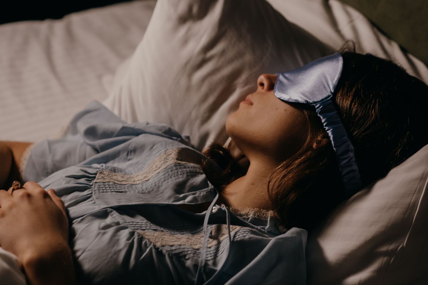 O café pode atrapalhar seu sono mesmo quando você consegue dormir oito horas