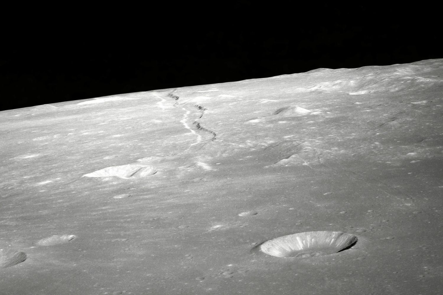 Cientistas propõem uma nova maneira de procurar civilizações alienígenas e ela começa na Lua