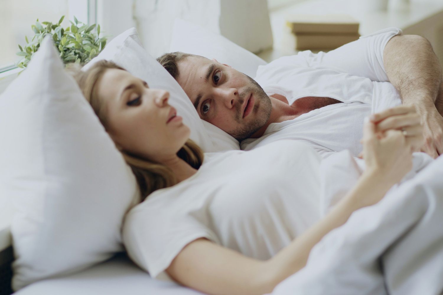 Você pode conversar enquanto dorme e nem perceber: o cérebro tem uma explicação surpreendente