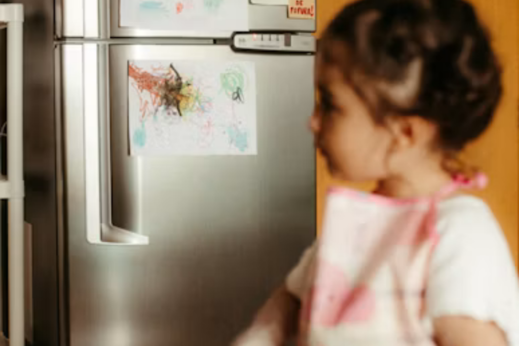 Pais Que Colocam Desenhos Dos Filhos Na Geladeira Podem Transmitir Muito Mais Do Que Orgulho