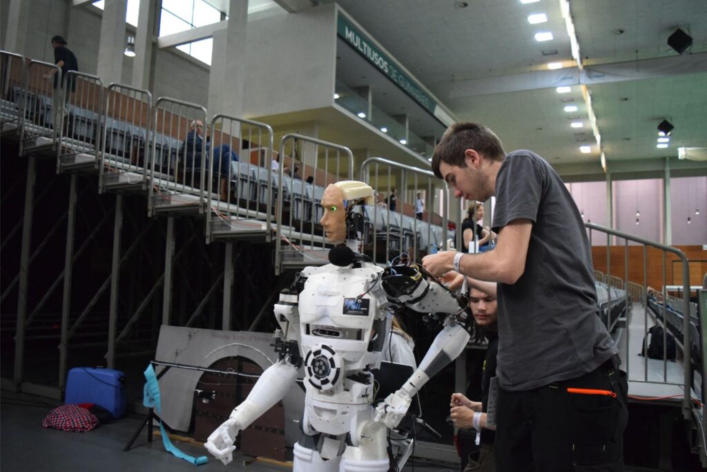 Sam Altman confirmou o próximo grande passo da OpenAI: ele pode chegar às nossas casas