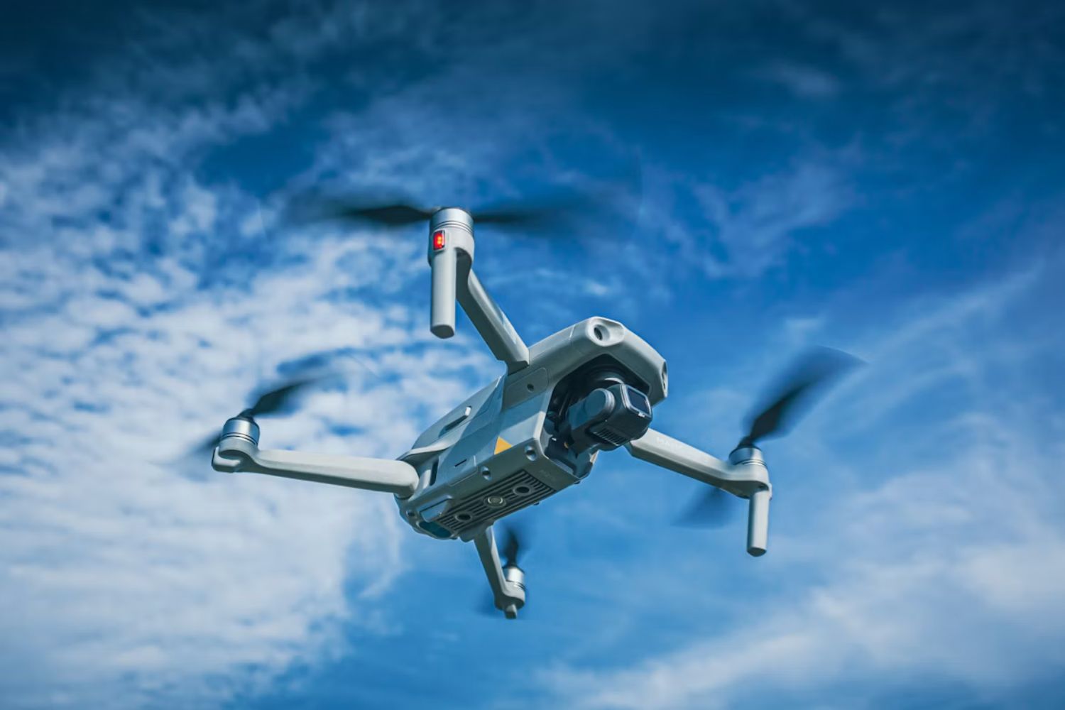 Cientistas deram “bigodes” a pequenos drones e eles agora conseguem encontrar o caminho no escuro