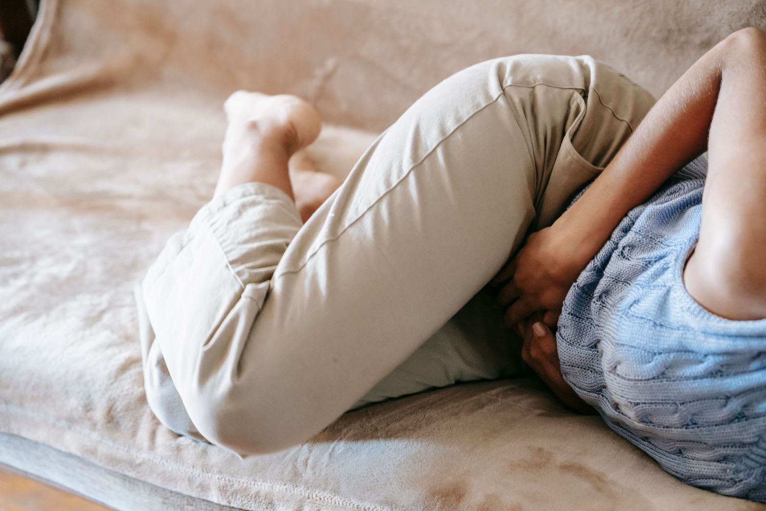 Barriga inchada e gases? Por que isso não significa necessariamente que você tenha SIBO