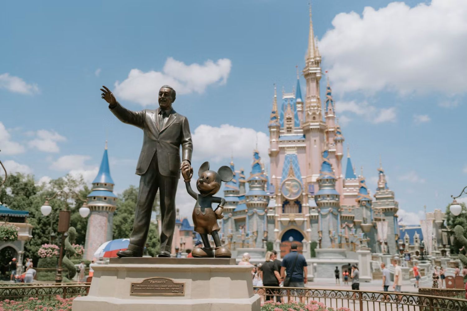 A Disney prepara uma nova rodada de cortes e desta vez duas áreas importantes estão no centro da mudança